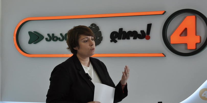 ელენე ხოშტარია