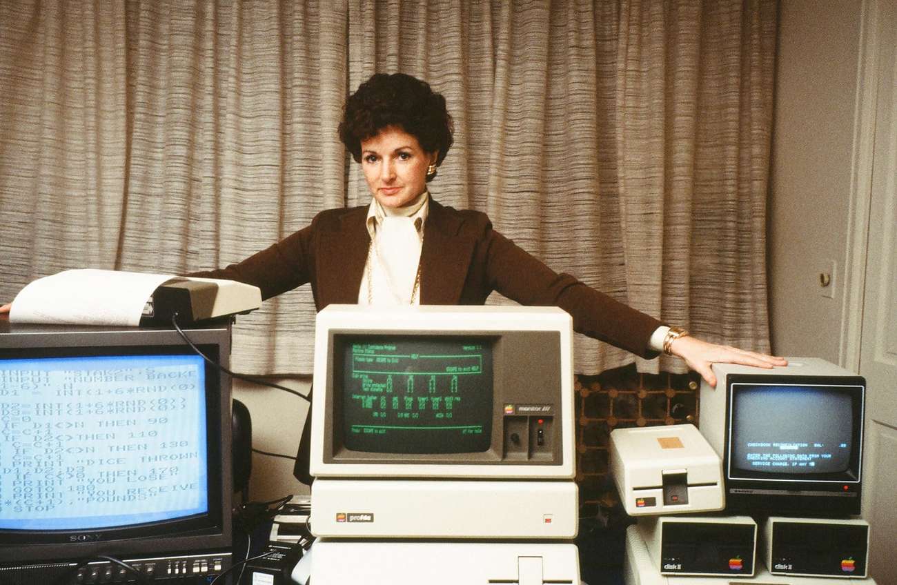 ჟურნალისტი Apple-ს კომპიუტერებთან. ნიუ-იორკი, 1982
